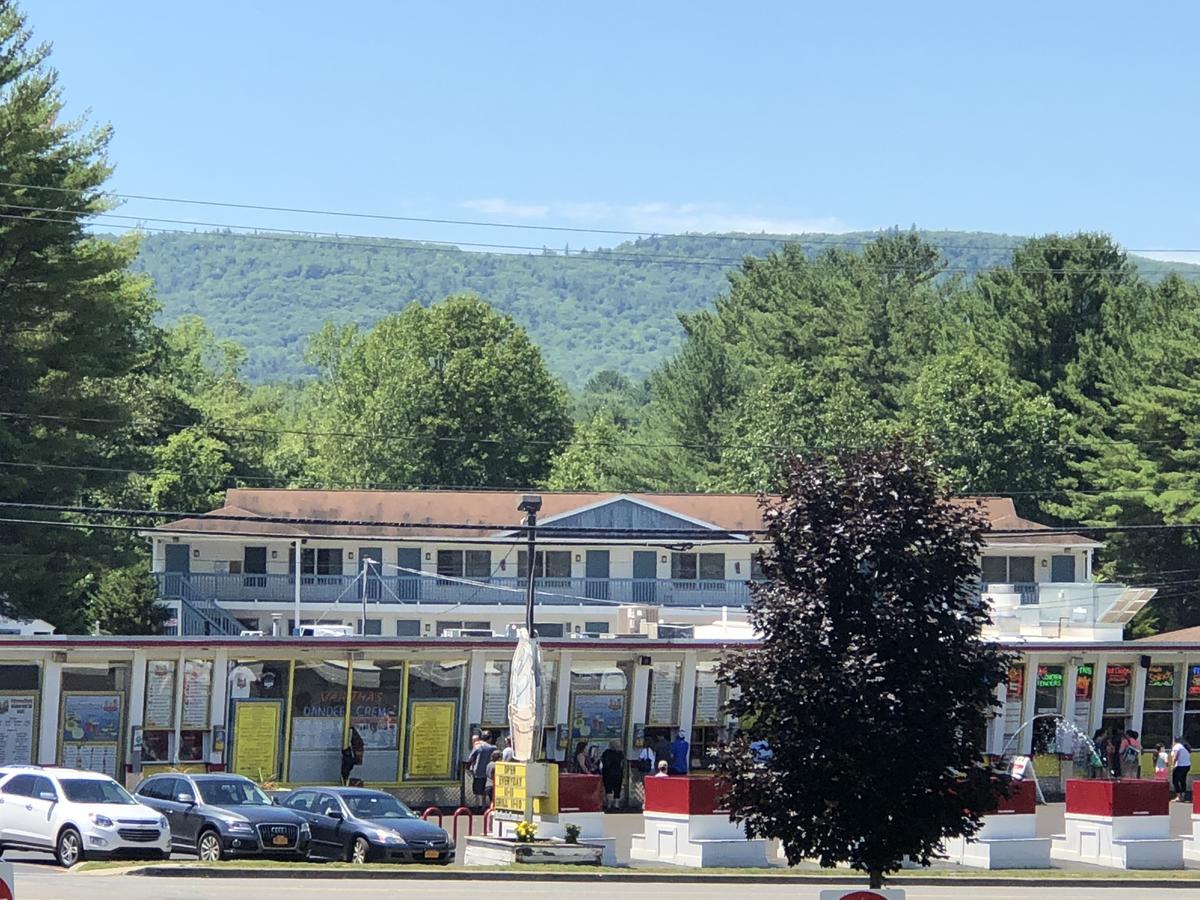 Wakita Court Motel Queensbury Zewnętrze zdjęcie