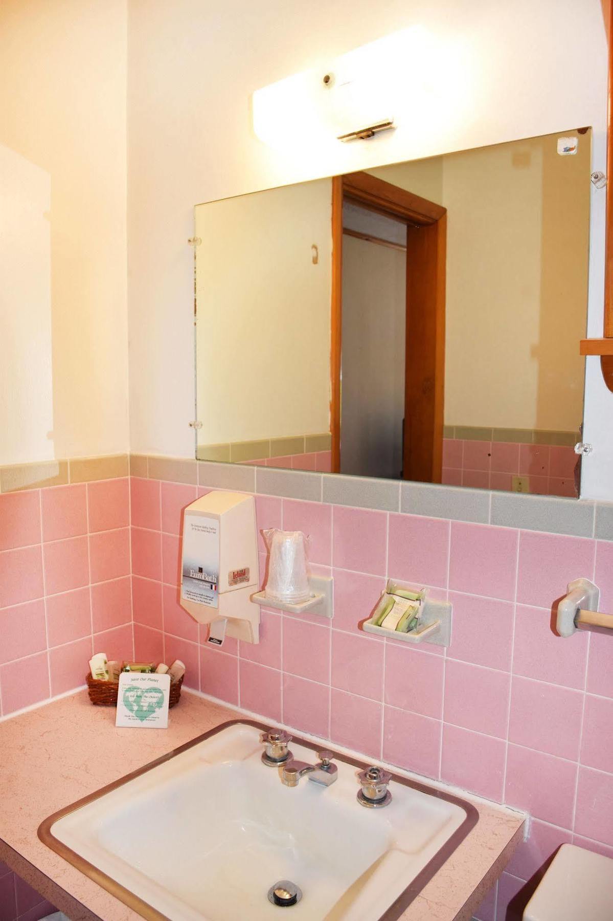 Wakita Court Motel Queensbury Zewnętrze zdjęcie